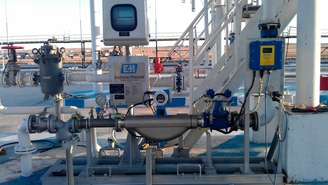 Skids de carga/descarga de productos químicos de Endress+Hauser para cargar y descargar líquidos