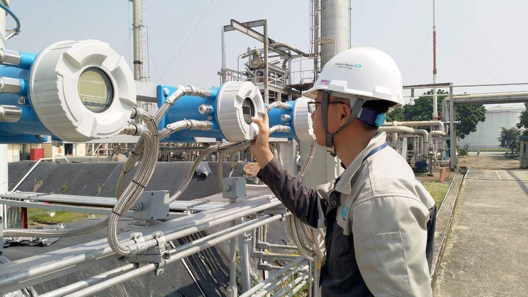 Medición en depósitos de una planta química