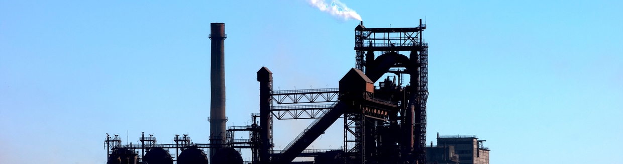 Planta siderúrgica con alto horno