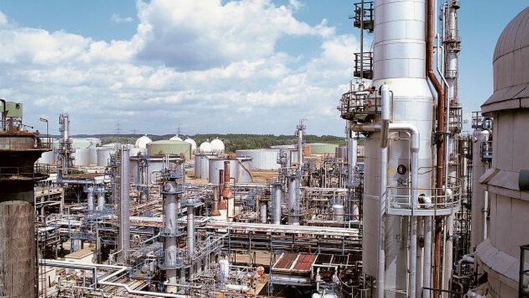 Medición en depósitos de una planta química